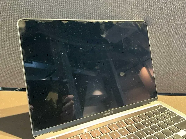 Apple macbook pro 13 inch (a2338) laptop - afbeelding 3 van  7