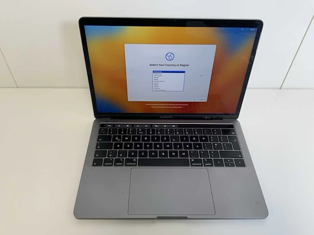 Apple macbook pro 13,3", core i7, 16 gb ram, 251 gb ssd, laptop - afbeelding 1 van  8