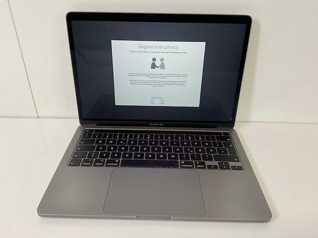 Apple macbook pro 13.3”, core(tm) i5 10th gen, 16 gb ram, 1 tb nvme laptop - afbeelding 1 van  7