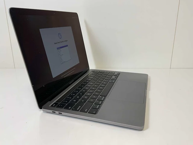 Apple macbook pro 13.3”, core(tm) i5 10th gen, 16 gb ram, 500 gb nvme laptop - afbeelding 2 van  8