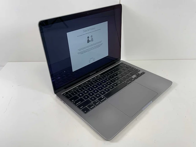 Apple macbook pro 13.3", core(tm) i5 10th gen, 16 gb ram, 500 gb nvme laptop - afbeelding 2 van  6