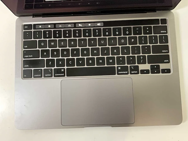Apple macbook pro 13.3”, core(tm) i5 10th gen, 16 gb ram, 500 gb nvme laptop - afbeelding 4 van  7