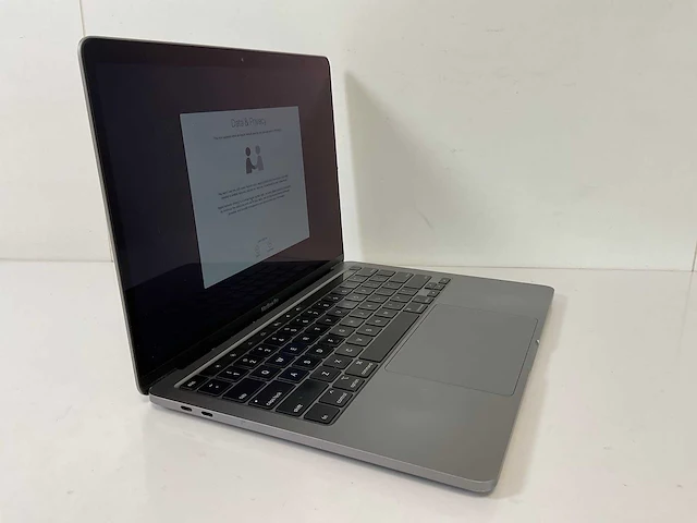 Apple macbook pro 13.3”, core(tm) i5 10th gen, 16 gb ram, 500 gb nvme laptop - afbeelding 2 van  8