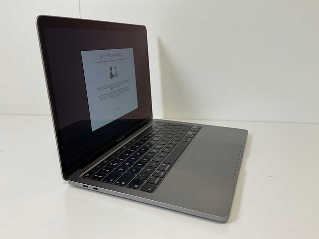 Apple macbook pro 13.3”, core(tm) i5 10th gen, 16 gb ram, 500 gb nvme laptop - afbeelding 2 van  7