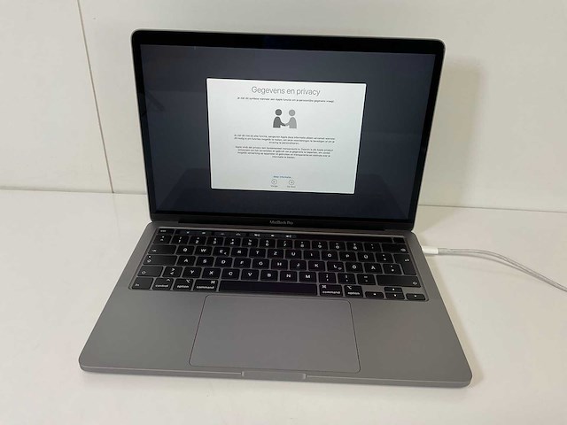 Apple macbook pro 13.3”, core(tm) i5 10th gen, 16 gb ram, 500 gb nvme laptop - afbeelding 1 van  7
