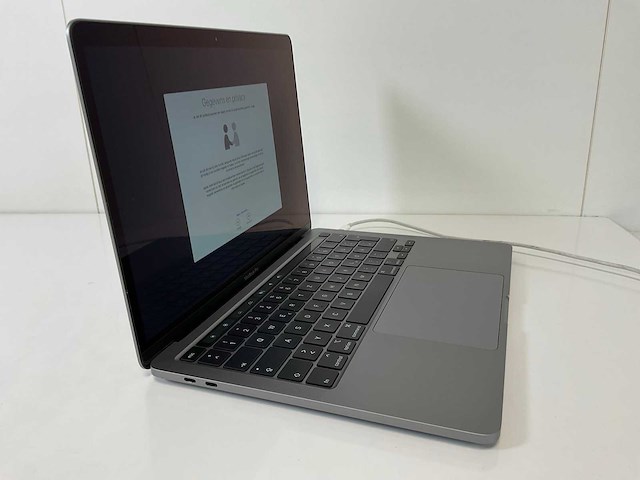 Apple macbook pro 13.3”, core(tm) i5 10th gen, 16 gb ram, 500 gb nvme laptop - afbeelding 2 van  7