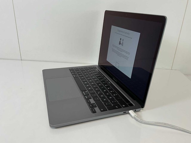 Apple macbook pro 13.3”, core(tm) i5 10th gen, 16 gb ram, 500 gb nvme laptop - afbeelding 3 van  7
