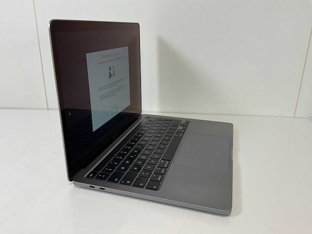 Apple macbook pro 13.3”, core(tm) i5 10th gen, 16 gb ram, 500 gb nvme laptop - afbeelding 2 van  6
