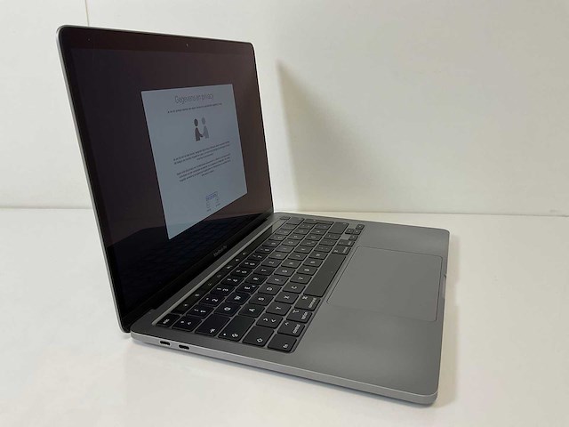 Apple macbook pro 13.3”, core(tm) i5 10th gen, 16 gb ram, 500 gb nvme laptop - afbeelding 2 van  8