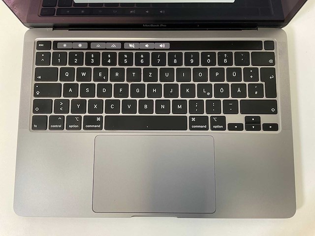 Apple macbook pro 13.3”, core(tm) i5 10th gen, 16 gb ram, 500 gb nvme laptop - afbeelding 4 van  8