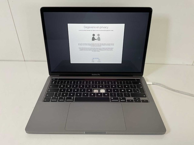 Apple macbook pro 13.3”, core(tm) i5 10th gen, 16 gb ram, 500 gb nvme laptop - afbeelding 1 van  8