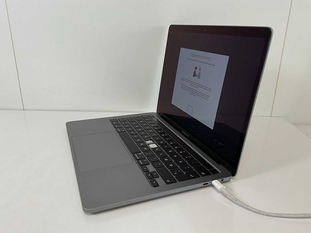 Apple macbook pro 13.3”, core(tm) i5 10th gen, 16 gb ram, 500 gb nvme laptop - afbeelding 3 van  8
