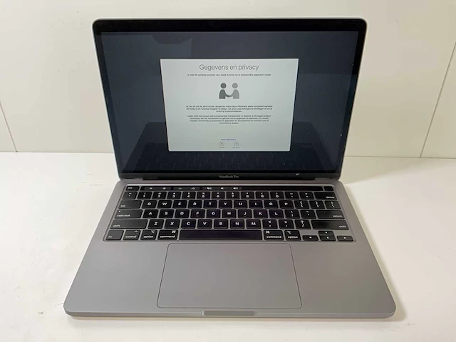 Apple macbook pro 13.3”, core(tm) i5 10th gen, 16 gb ram, 512 gb nvme laptop - afbeelding 1 van  8
