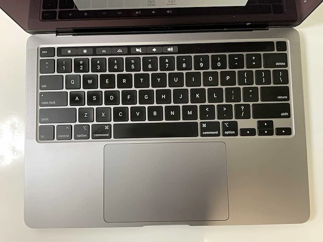 Apple macbook pro 13.3”, core(tm) i5 10th gen, 16 gb ram, 512 gb nvme laptop - afbeelding 4 van  8