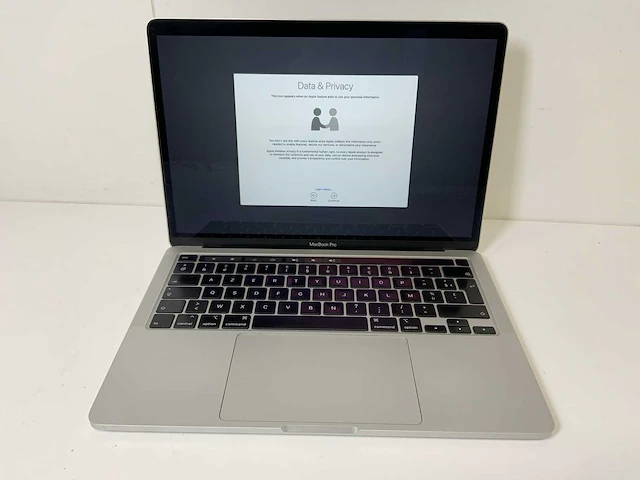Apple macbook pro 13.3”, core(tm) i5 10th gen, 32 gb ram, 500 gb nvme laptop - afbeelding 1 van  7
