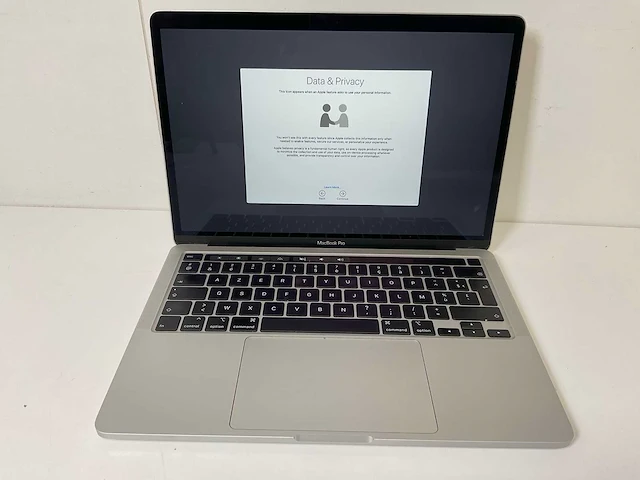 Apple macbook pro 13.3”, core(tm) i5 10th gen, 32 gb ram, 500 gb nvme laptop - afbeelding 1 van  7