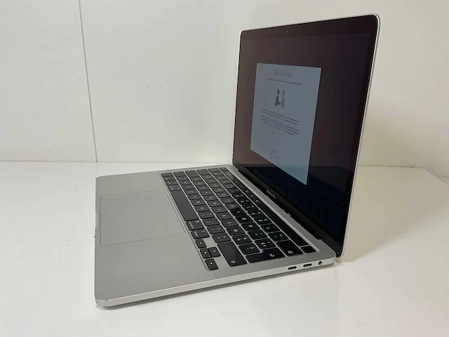 Apple macbook pro 13.3”, core(tm) i5 10th gen, 32 gb ram, 500 gb nvme laptop - afbeelding 3 van  7