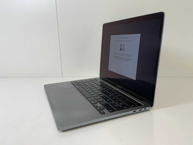 Apple macbook pro 13.3”, core(tm) i5 10th gen, 32 gb ram, 500 gb nvme laptop - afbeelding 3 van  7