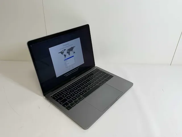 Apple macbook pro 13.3", core(tm) i5 7th gen, 8 gb ram, 251 gb nvme laptop - afbeelding 2 van  6