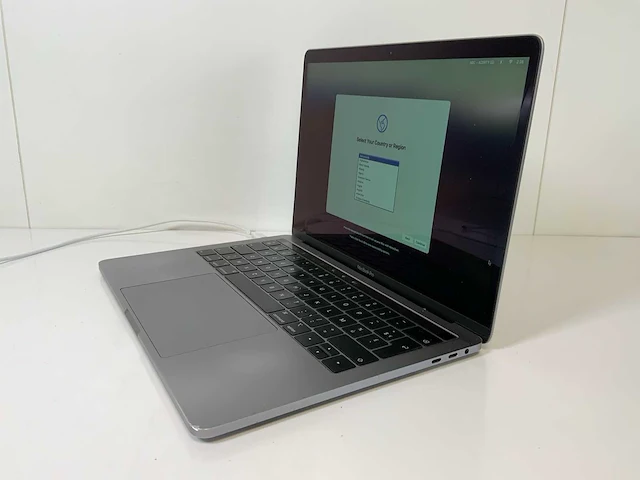 Apple macbook pro 13.3”, core(tm) i5 8th gen, 16 gb ram, 251 gb nvme laptop - afbeelding 3 van  7