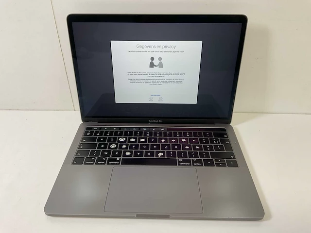 Apple macbook pro 13.3”, core(tm) i5 8th gen, 16 gb ram, 251 gb nvme laptop - afbeelding 1 van  7