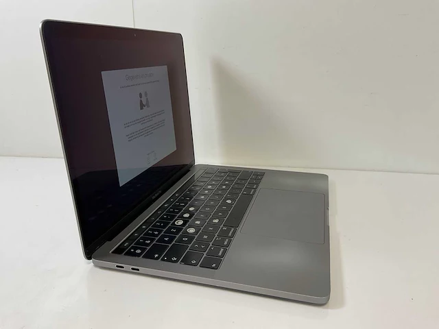 Apple macbook pro 13.3”, core(tm) i5 8th gen, 16 gb ram, 251 gb nvme laptop - afbeelding 2 van  7