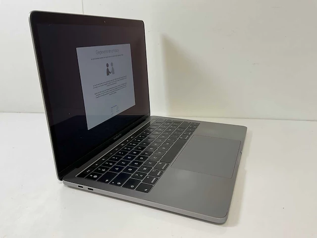 Apple macbook pro 13.3”, core(tm) i5 8th gen, 16 gb ram, 251 gb nvme laptop - afbeelding 2 van  7