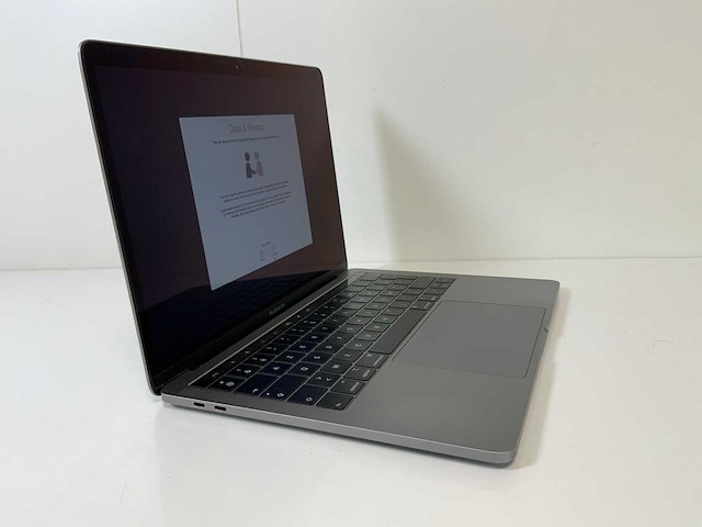 Apple macbook pro 13.3”, core(tm) i5 8th gen, 16 gb ram, 251 gb nvme laptop - afbeelding 2 van  7
