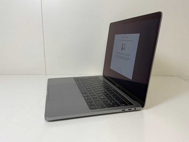 Apple macbook pro 13.3”, core(tm) i5 8th gen, 16 gb ram, 251 gb nvme laptop - afbeelding 3 van  8