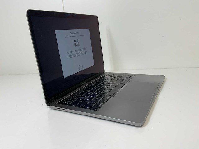 Apple macbook pro 13.3”, core(tm) i5 8th gen, 16 gb ram, 251 gb nvme laptop - afbeelding 2 van  7