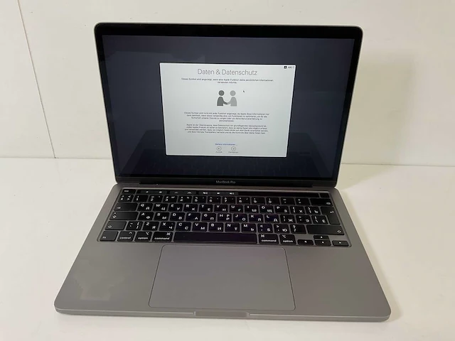 Apple macbook pro 13.3”, core(tm) i5 8th gen, 16 gb ram, 500 gb nvme laptop - afbeelding 1 van  7