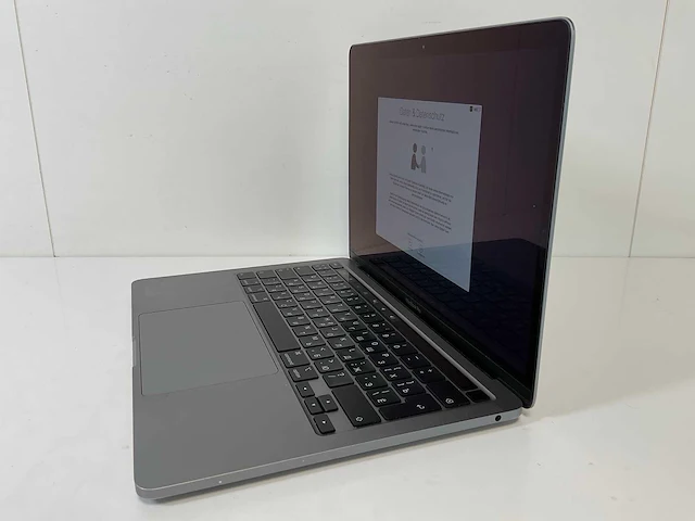 Apple macbook pro 13.3”, core(tm) i5 8th gen, 16 gb ram, 500 gb nvme laptop - afbeelding 3 van  7