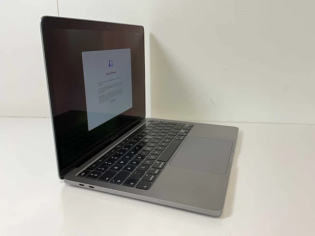Apple macbook pro 13.3”, core(tm) i7 10th gen, 16 gb ram, 1 tb nvme laptop - afbeelding 2 van  7