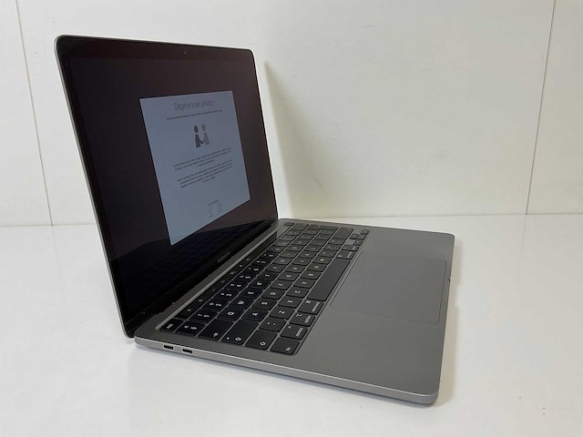 Apple macbook pro 13.3”, core(tm) i7 10th gen, 16 gb ram, 1 tb nvme laptop - afbeelding 2 van  7