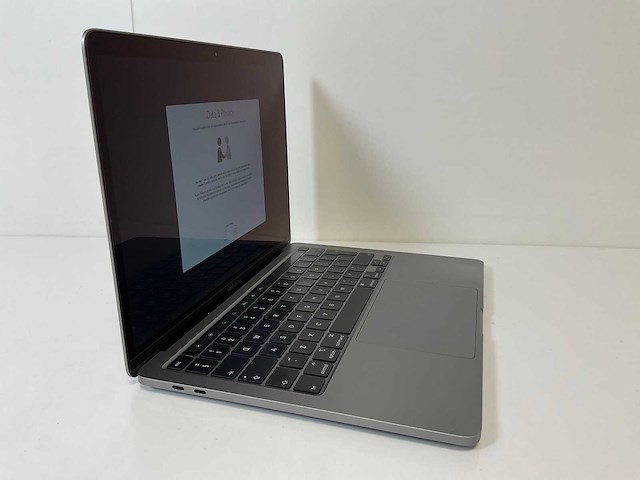 Apple macbook pro 13.3”, core(tm) i7 10th gen, 16 gb ram, 1 tb nvme laptop - afbeelding 2 van  7