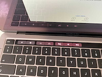 Apple macbook pro 13.3”, core(tm) i7 10th gen, 16 gb ram, 1 tb nvme laptop - afbeelding 2 van  10