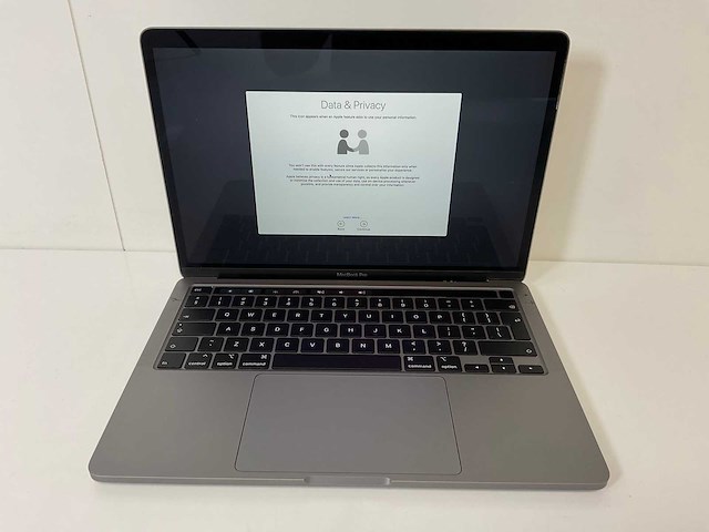 Apple macbook pro 13.3”, core(tm) i7 10th gen, 16 gb ram, 1 tb nvme laptop - afbeelding 1 van  10