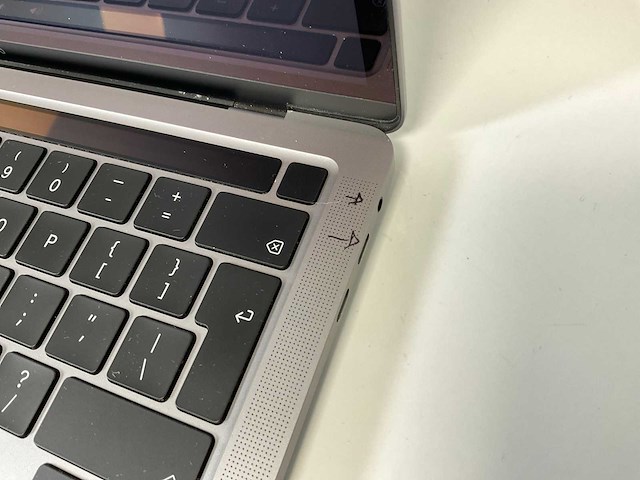 Apple macbook pro 13.3”, core(tm) i7 10th gen, 16 gb ram, 1 tb nvme laptop - afbeelding 9 van  10