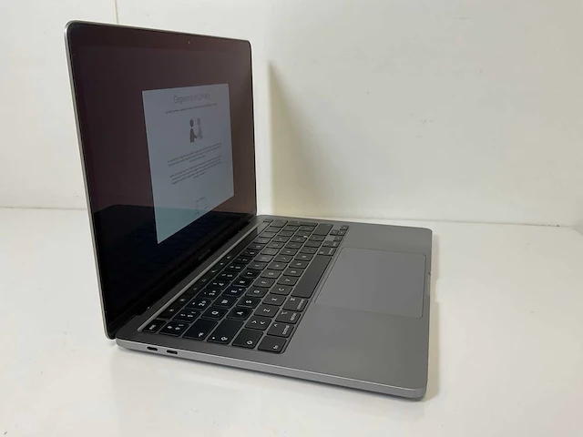 Apple macbook pro 13.3”, core(tm) i7 10th gen, 16 gb ram, 500 gb nvme laptop - afbeelding 2 van  7