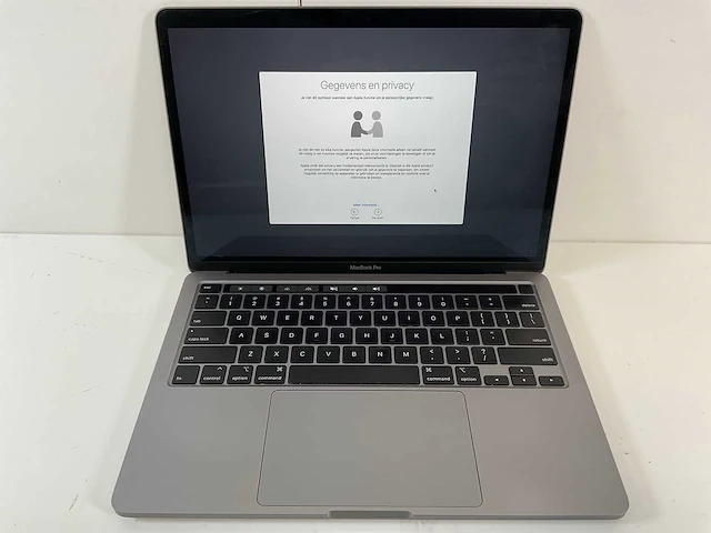 Apple macbook pro 13.3”, core(tm) i7 10th gen, 16 gb ram, 500 gb nvme laptop - afbeelding 1 van  7