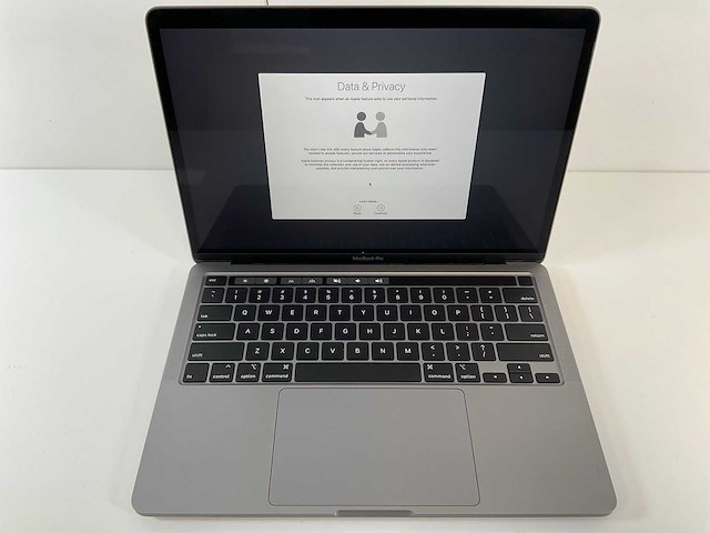 Apple macbook pro 13,3”, core(tm) i7 10th gen, 16 gb ram, 500 gb nvme laptop - afbeelding 1 van  7