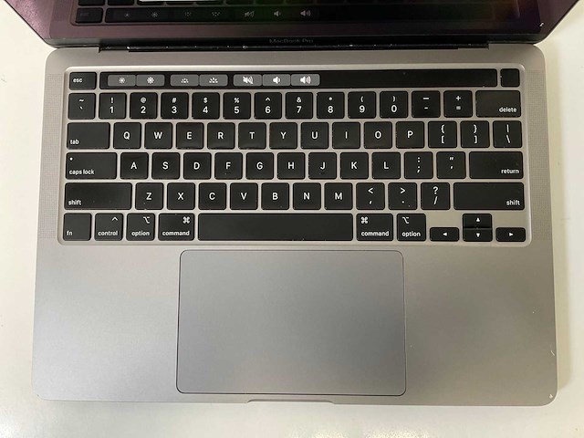 Apple macbook pro 13.3”, core(tm) i7 10th gen, 16 gb ram, 512 gb nvme laptop - afbeelding 4 van  7