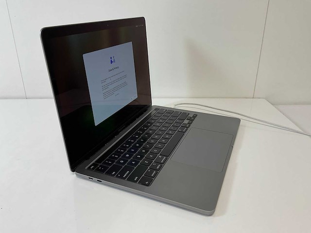Apple macbook pro 13.3”, core(tm) i7 10th gen, 16 gb ram, 512 gb nvme laptop - afbeelding 2 van  7