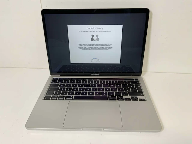 Apple macbook pro 13.3”, core(tm) i7 10th gen, 32 gb ram, 1 tb nvme laptop - afbeelding 1 van  7