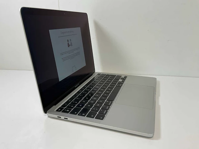 Apple macbook pro 13.3”, core(tm) i7 10th gen, 32 gb ram, 1 tb nvme laptop - afbeelding 2 van  7