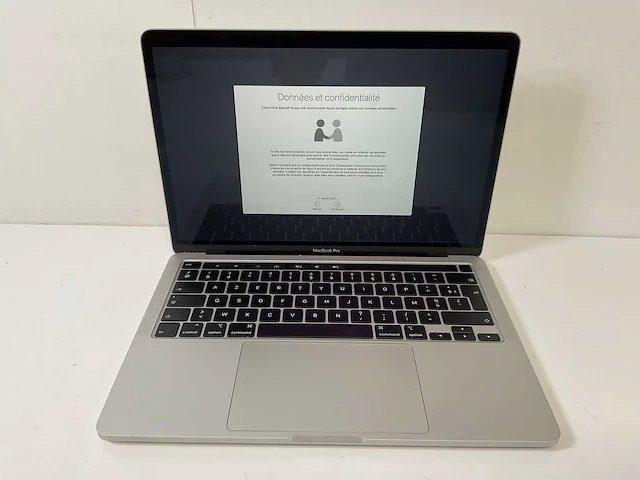 Apple macbook pro 13.3”, core(tm) i7 10th gen, 32 gb ram, 1 tb nvme laptop - afbeelding 1 van  7