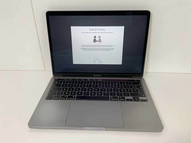 Apple macbook pro 13.3”, core(tm) i7 10th gen, 32 gb ram, 500 gb nvme laptop - afbeelding 1 van  7