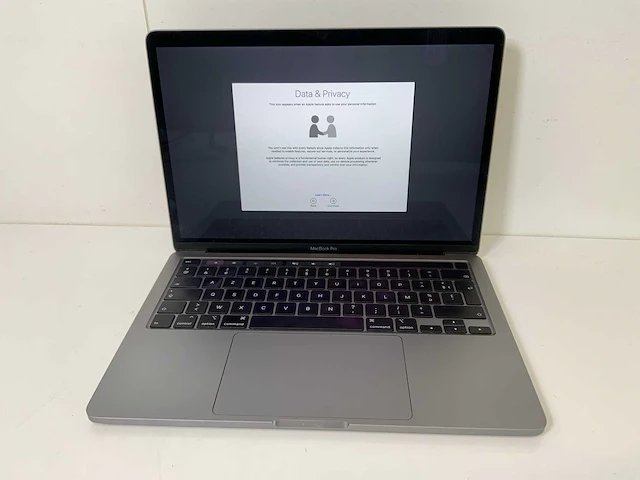 Apple macbook pro 13.3”, core(tm) i7 10th gen, 32 gb ram, 500 gb nvme laptop - afbeelding 1 van  7