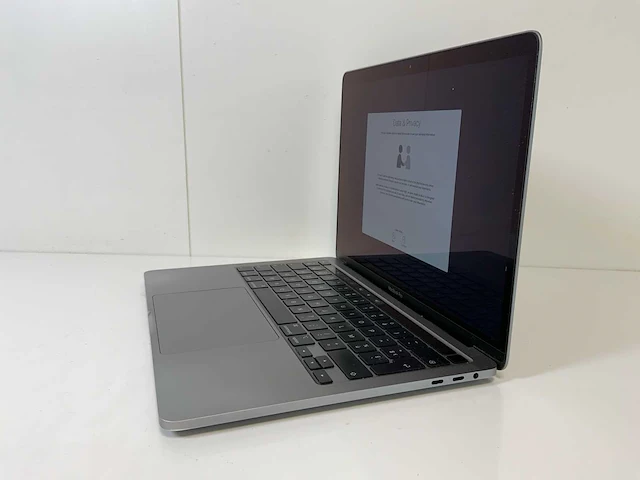 Apple macbook pro 13.3”, core(tm) i7 10th gen, 32 gb ram, 500 gb nvme laptop - afbeelding 3 van  7