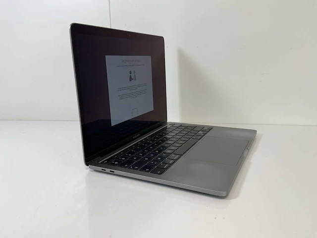 Apple macbook pro 13.3”, core(tm) i7 10th gen, 32 gb ram, 500 gb nvme laptop - afbeelding 2 van  7